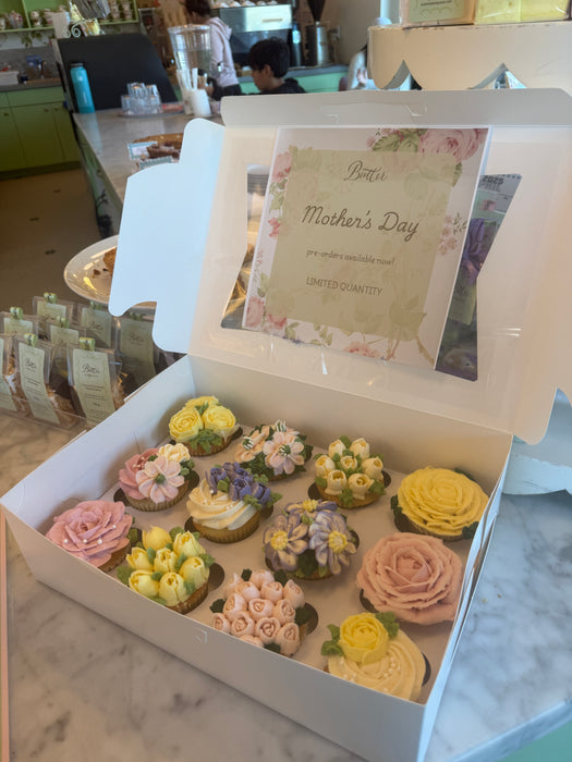 I AM MOTHER Dozen Floral Deluxe Cupcake Collection