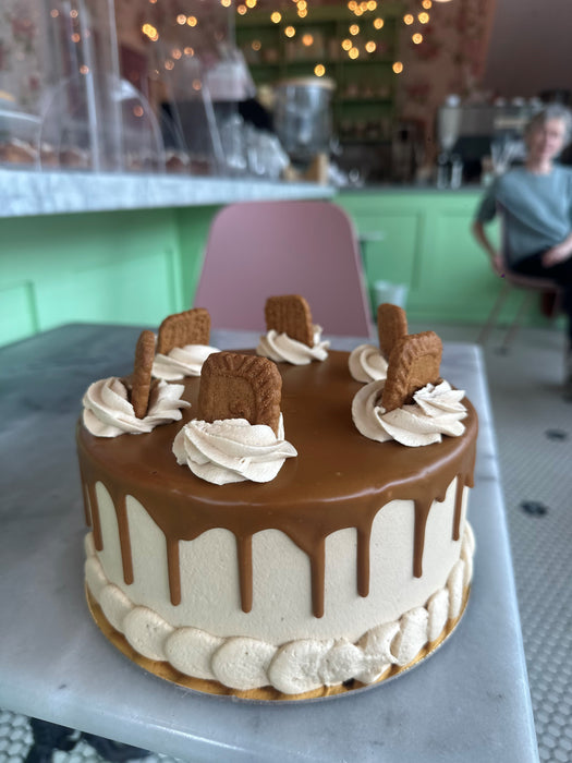 Lotus Biscoff Cake