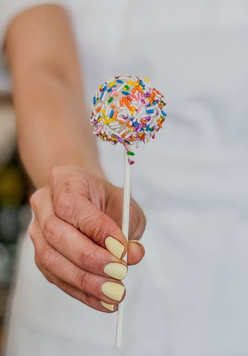 Assorted Deluxe Cake Pops (1 Dozen)